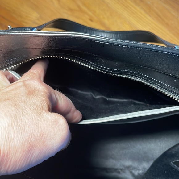 Coach bag in Black! - Picture 12 of 15